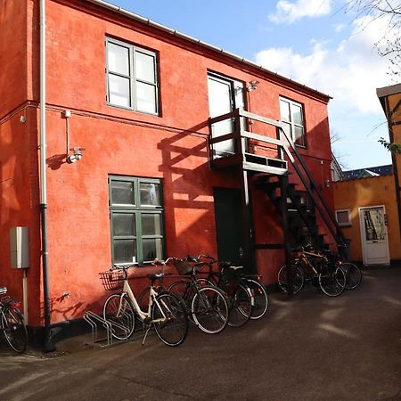 Charming Red Courtyard Apartment Копенхаген Екстериор снимка