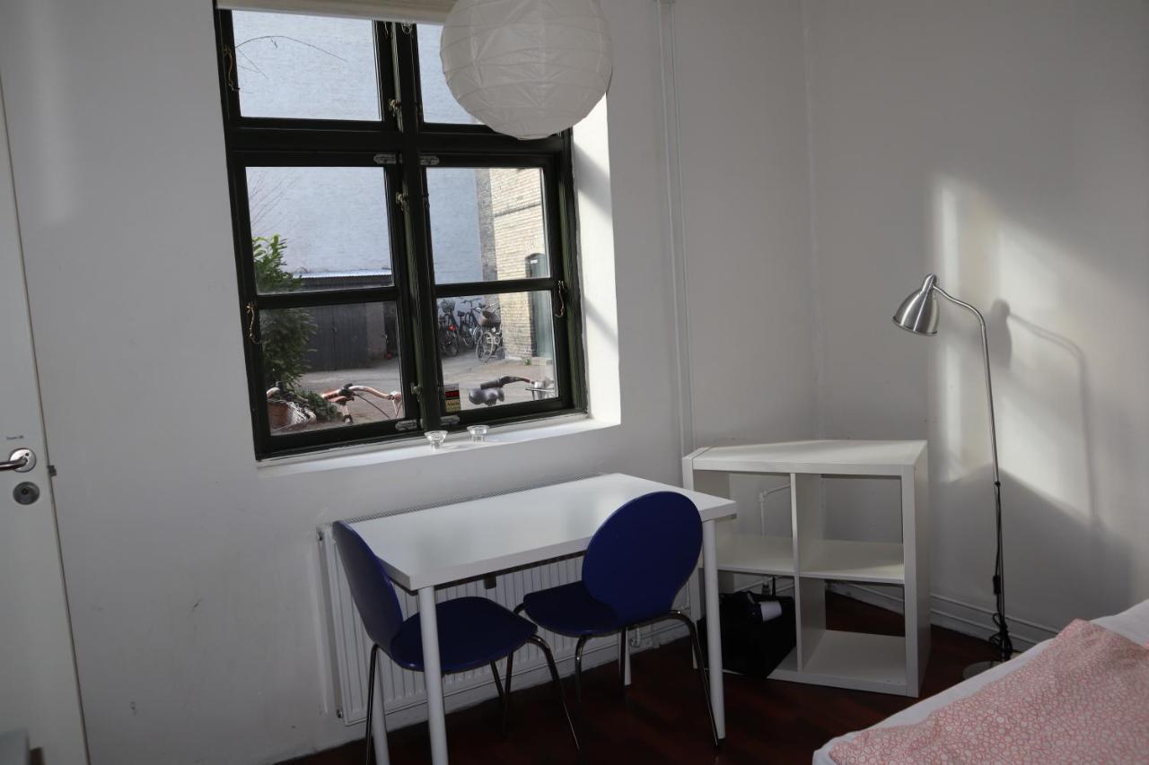 Charming Red Courtyard Apartment Копенхаген Екстериор снимка